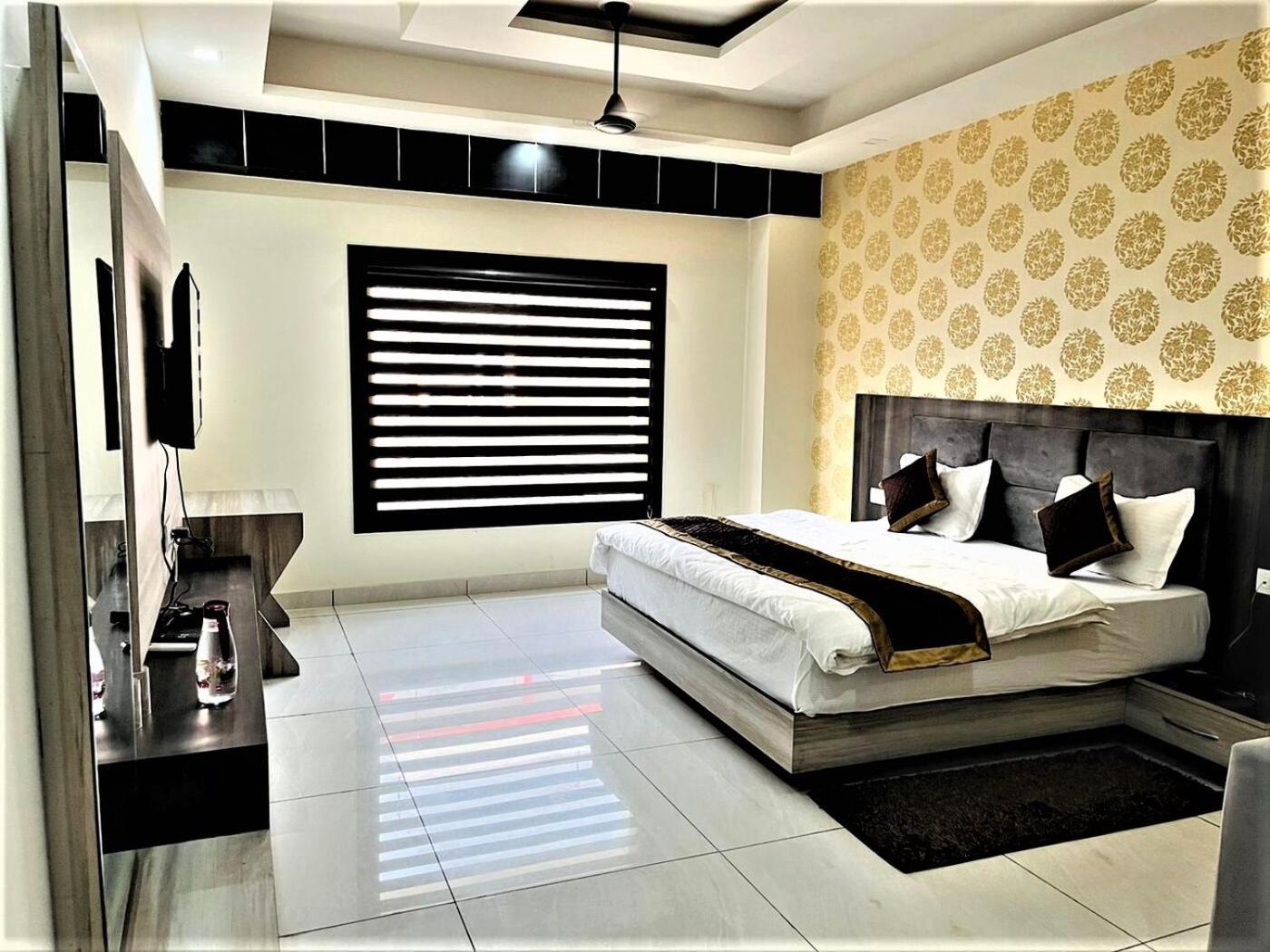 Hotel Blue Pine Haridwār Εξωτερικό φωτογραφία