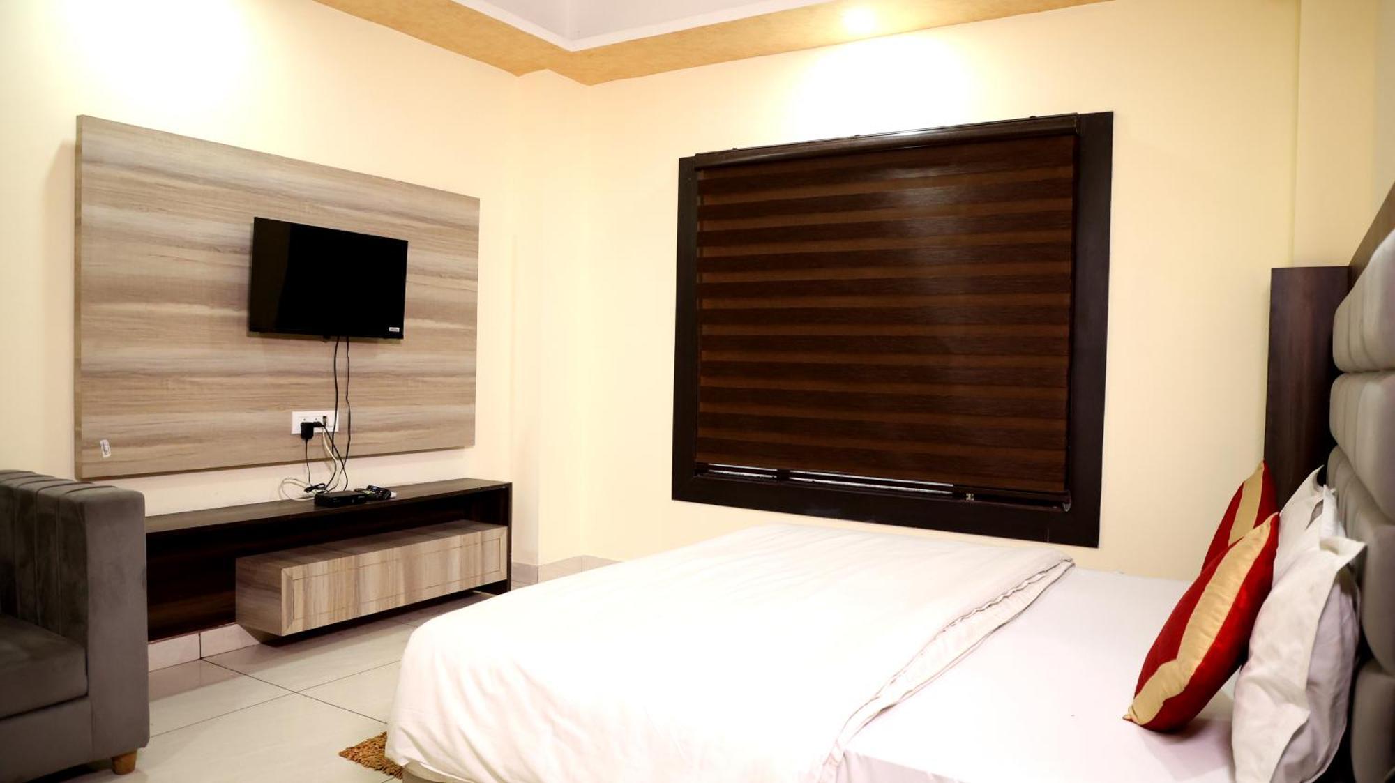 Hotel Blue Pine Haridwār Εξωτερικό φωτογραφία